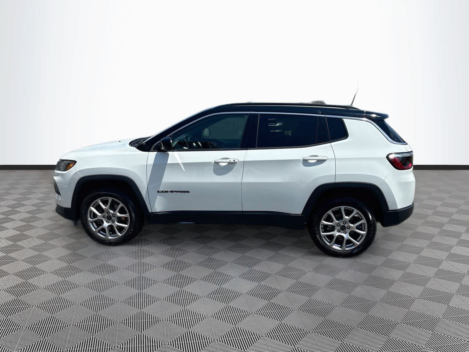 Used 2025 Jeep Compass Limited AWD/4WD image 8