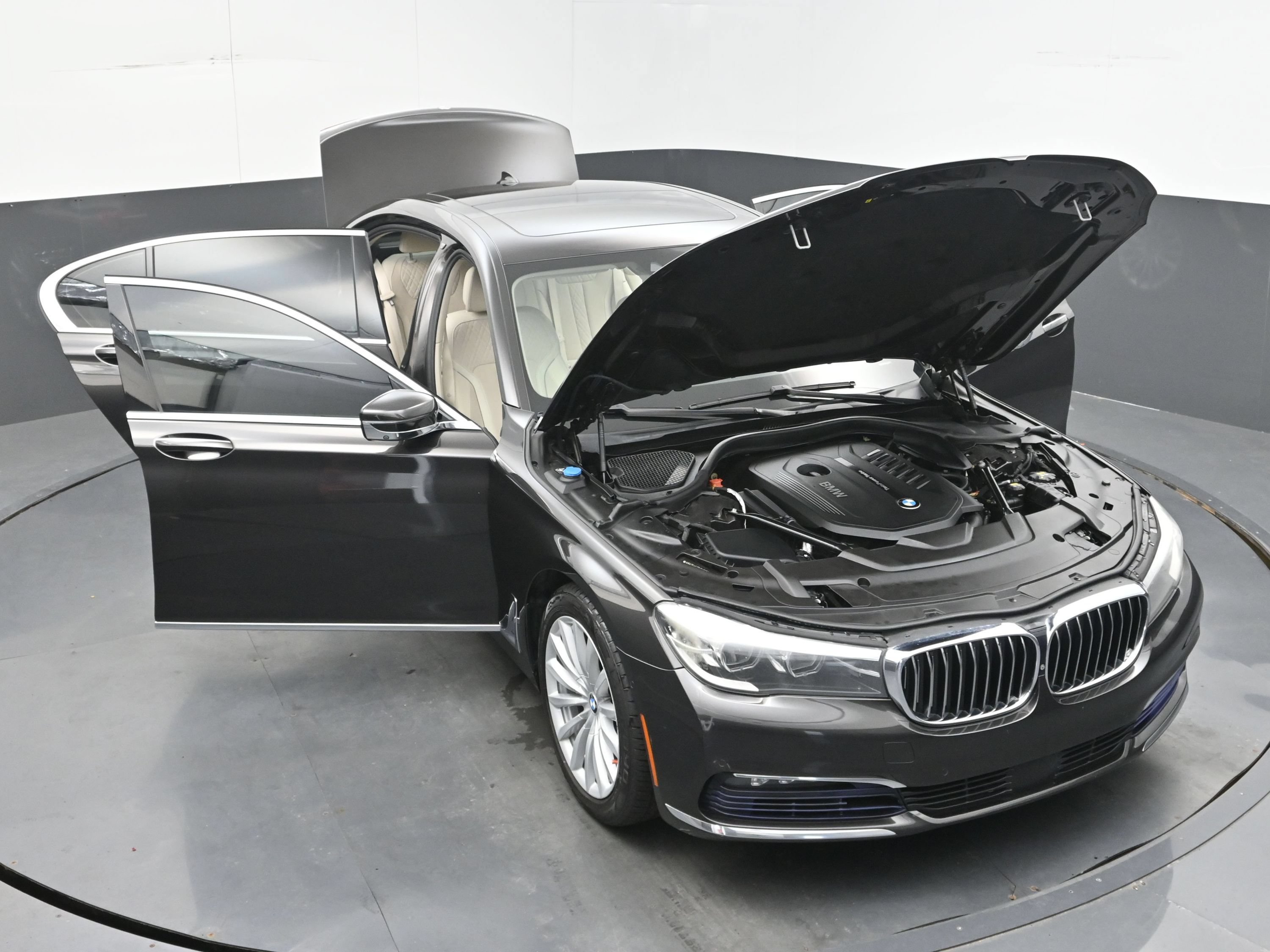Used 2017 BMW 740i xDrive AWD/4WD image 39