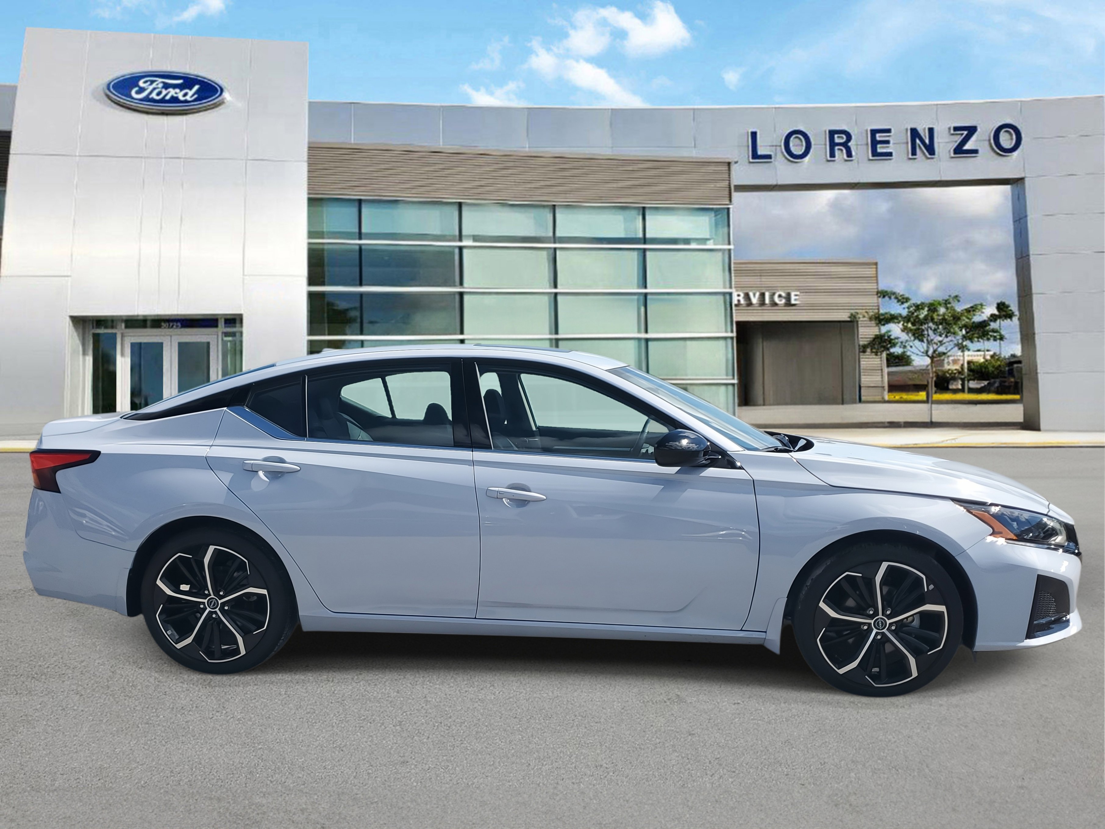 Used 2024 Nissan Altima 2.5 SR w/ SR Premium Package image 4