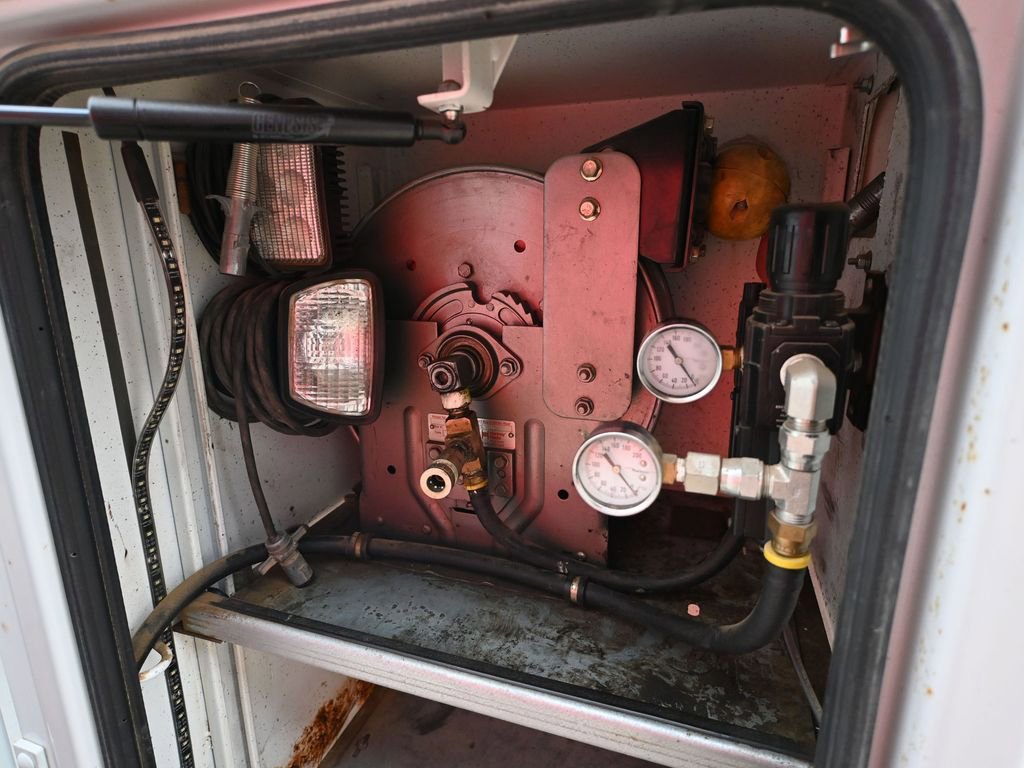 Used 2016 Ford F550 2WD Regular Cab Super Duty image 45