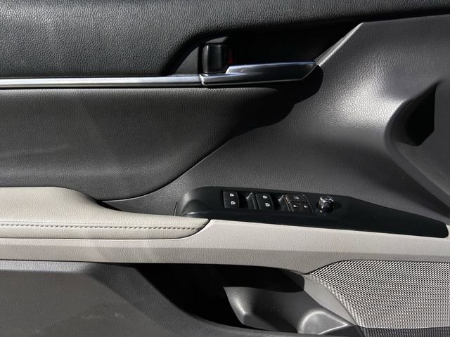 Used 2020 Toyota Camry XLE image 25