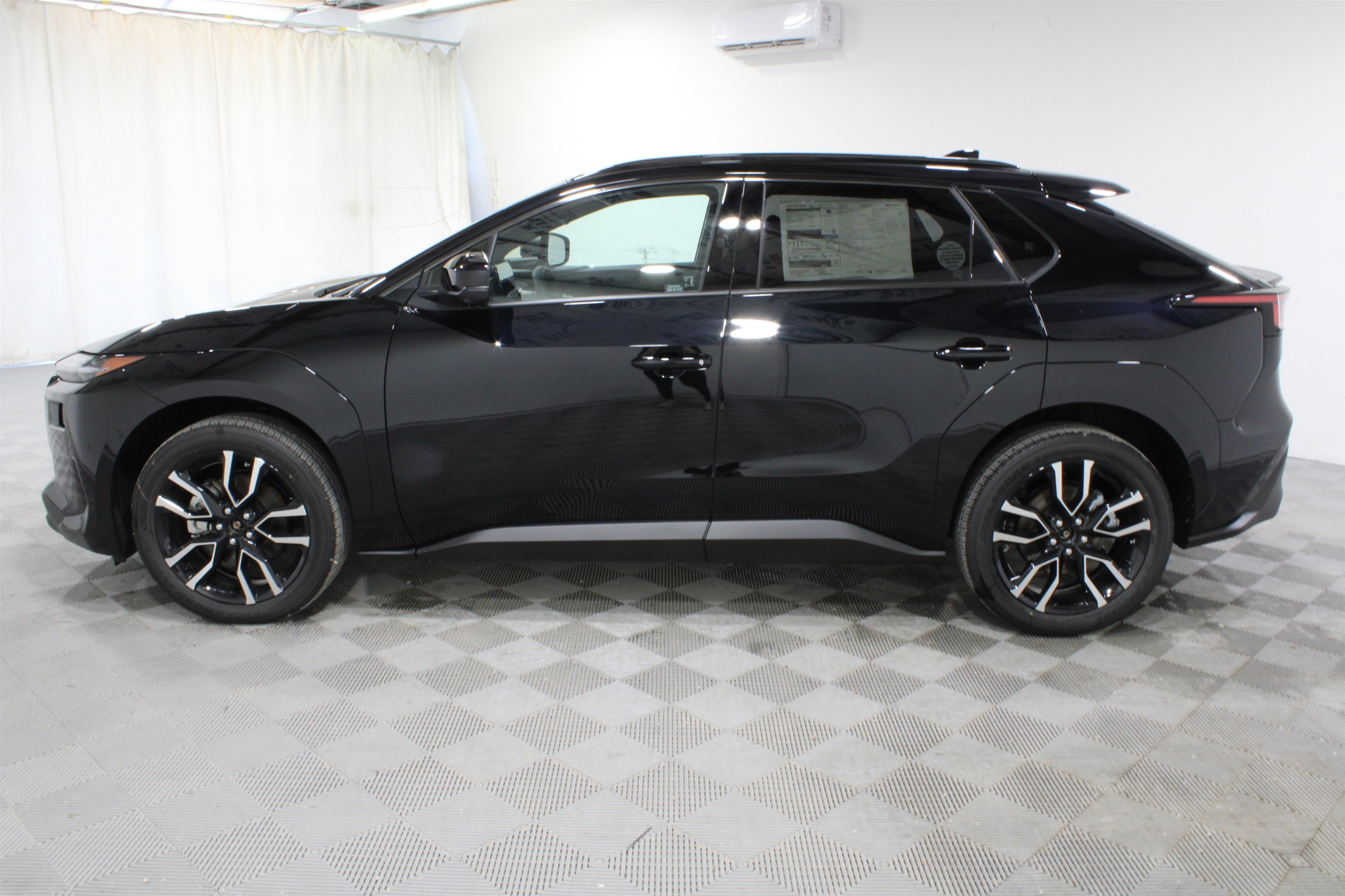 New 2026 Subaru Solterra AWD/4WD image 29