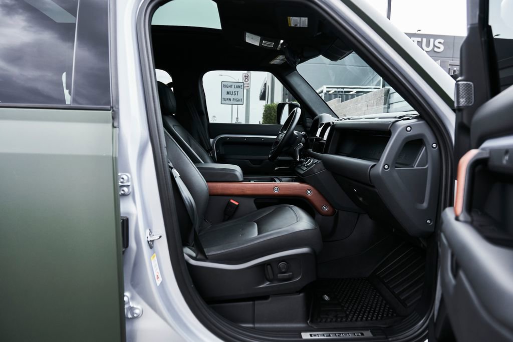 Used 2023 Land Rover Defender 110 X image 30