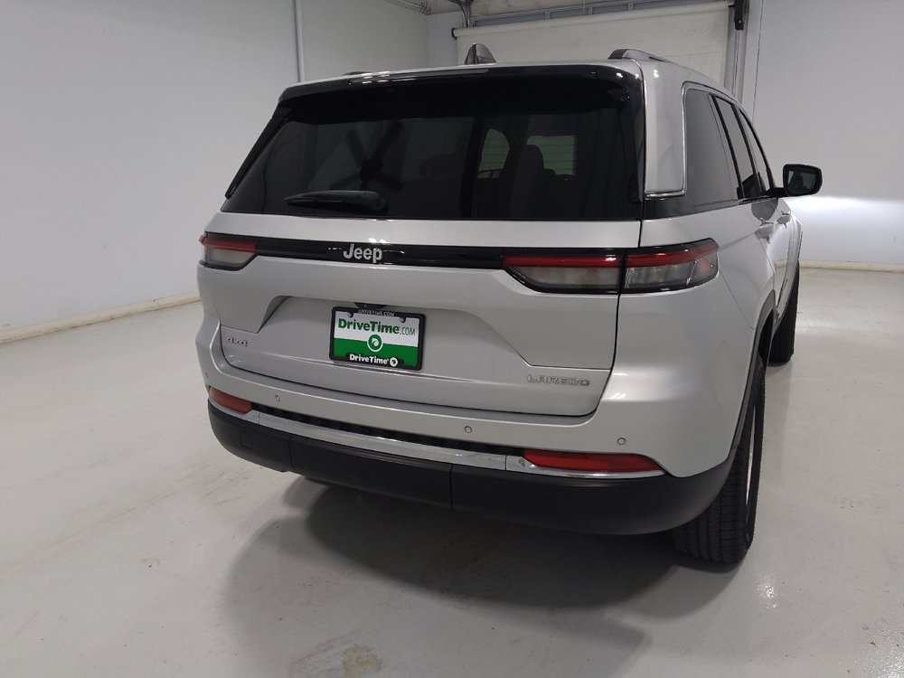 Used 2023 Jeep Grand Cherokee Laredo AWD/4WD image 7