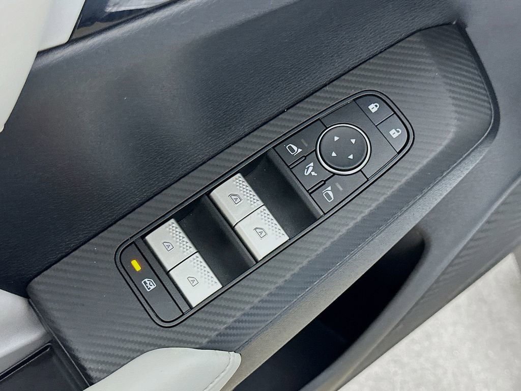 Used 2025 Mitsubishi Outlander SE FWD image 21
