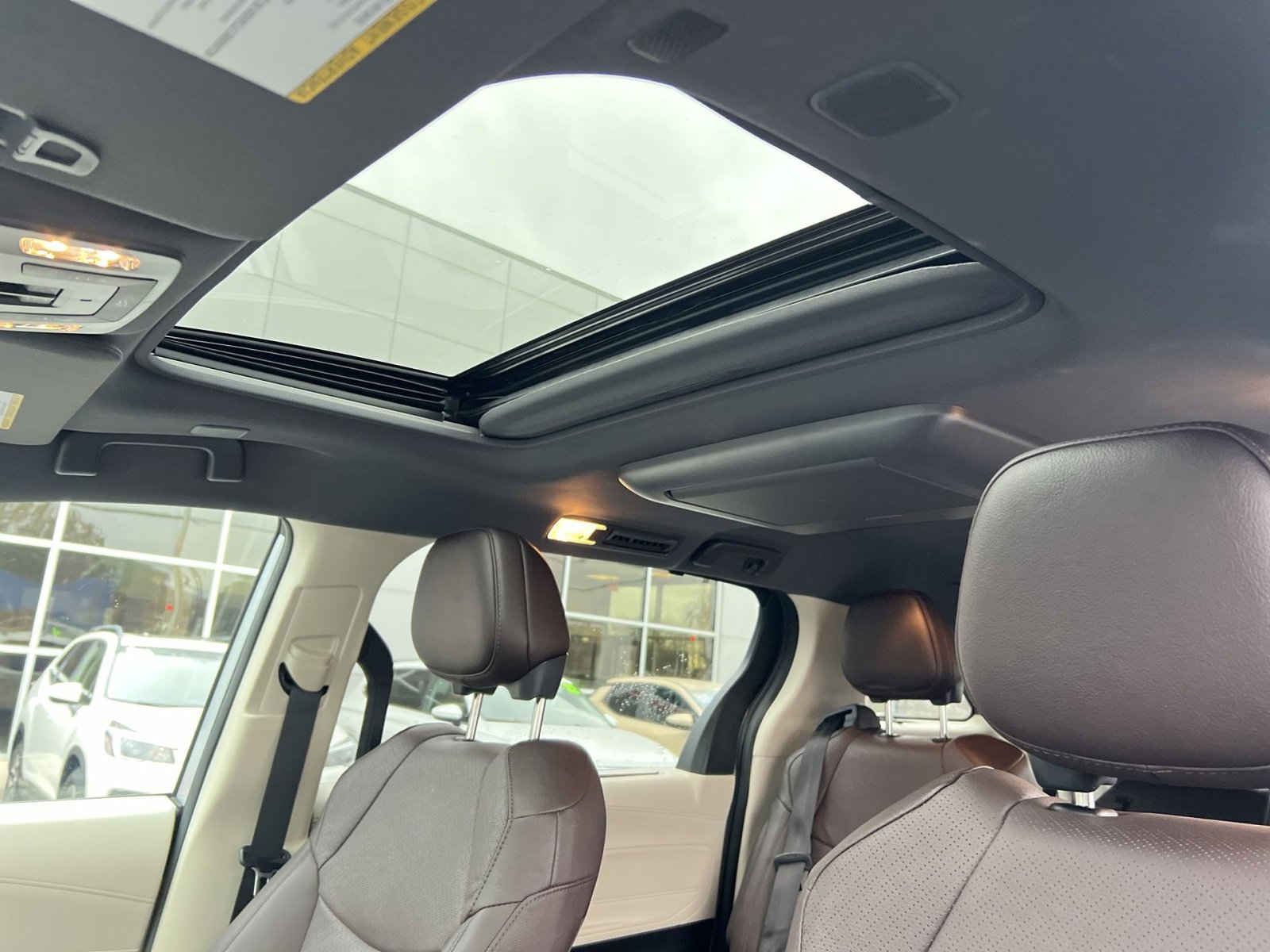 Used 2023 Toyota Sienna Platinum image 24