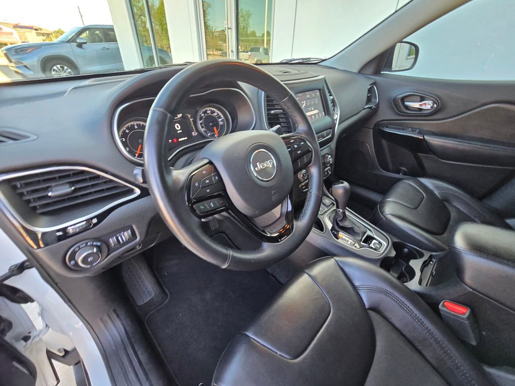 Used 2021 Jeep Cherokee Latitude Plus FWD image 11