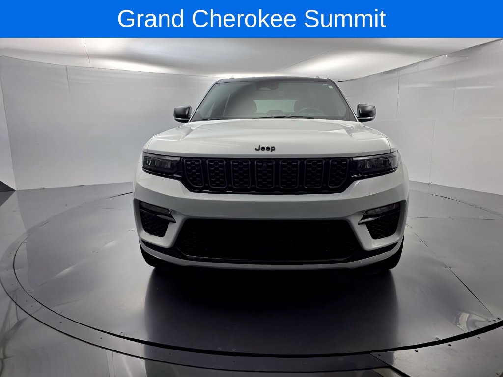 Used 2025 Jeep Grand Cherokee Summit w/ Obsidian Package AWD/4WD image 2