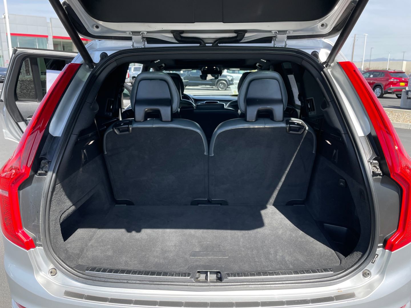 Used 2020 Volvo XC90 T6 Momentum w/ Protection Package Premier image 15
