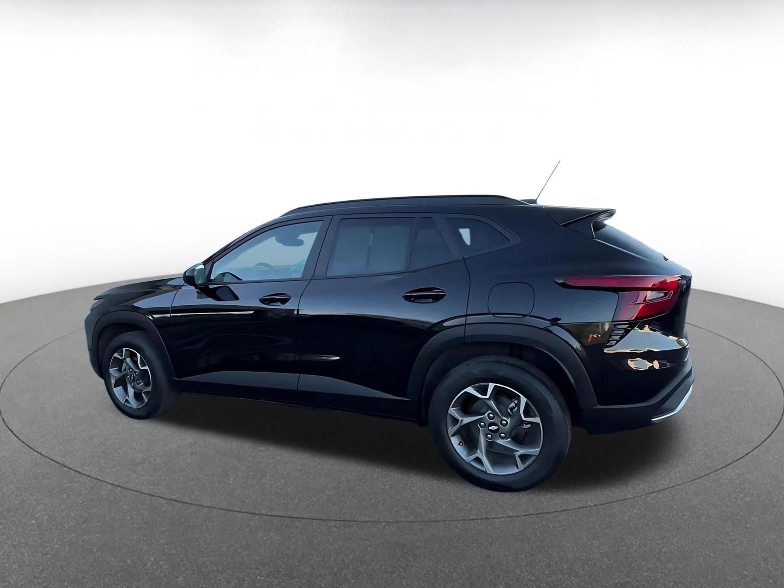 Used 2025 Chevrolet Trax LT FWD image 10