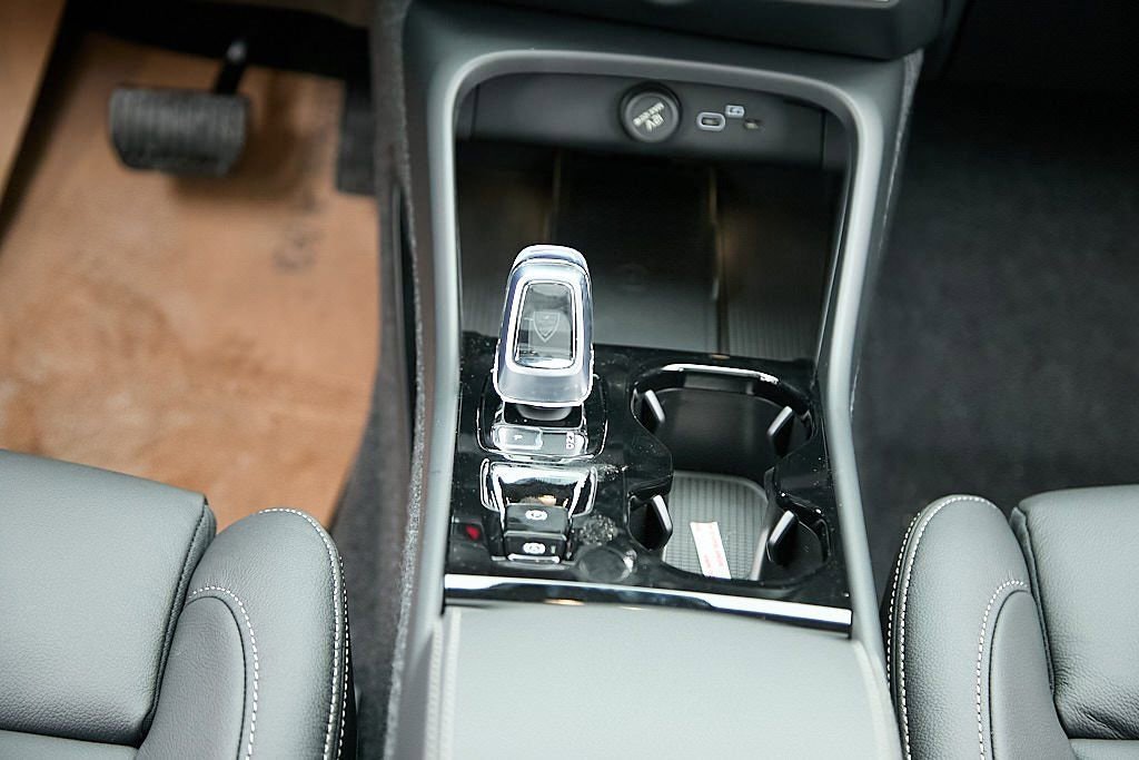 New 2026 Volvo XC40 B5 Plus w/ Climate Package image 28