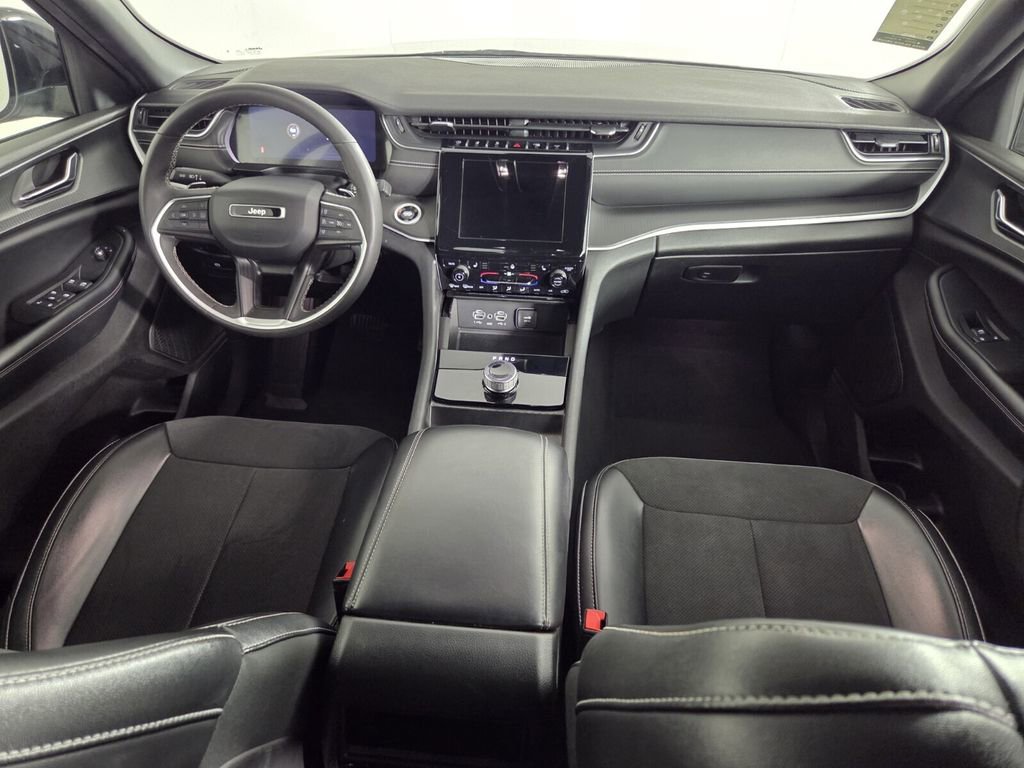 Certified 2024 Jeep Grand Cherokee Altitude image 31