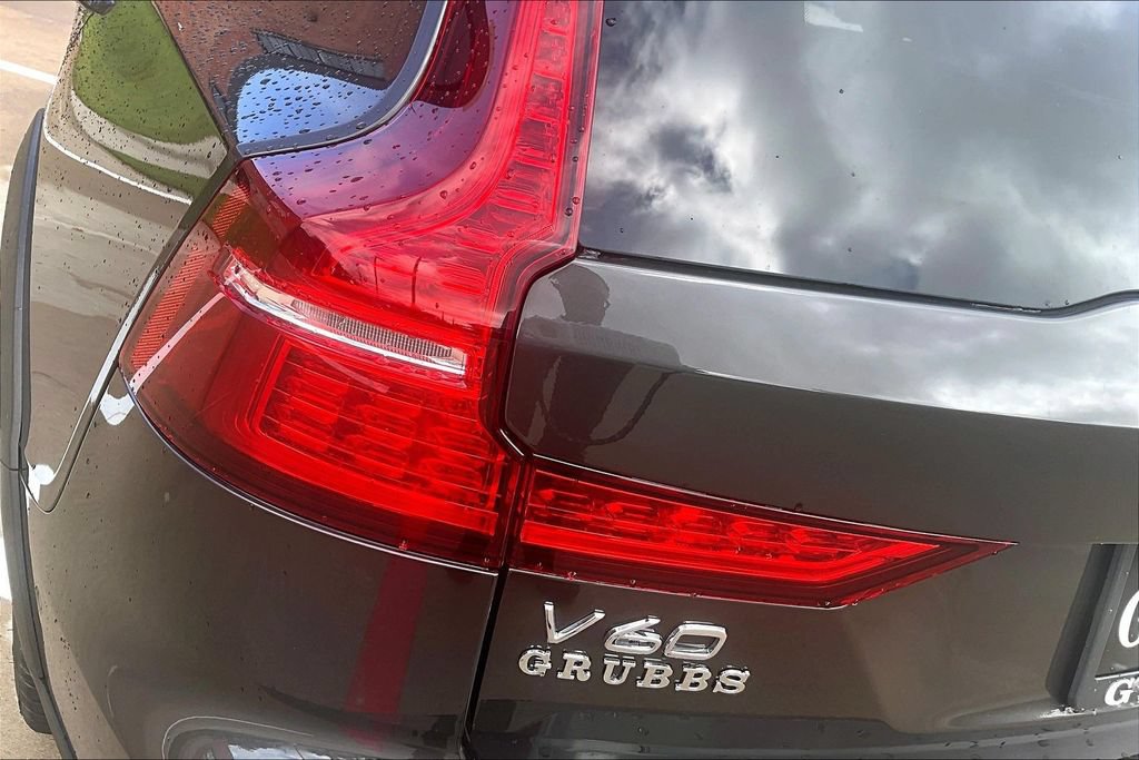 Certified 2025 Volvo V60 B5 Cross Country Plus AWD/4WD image 40