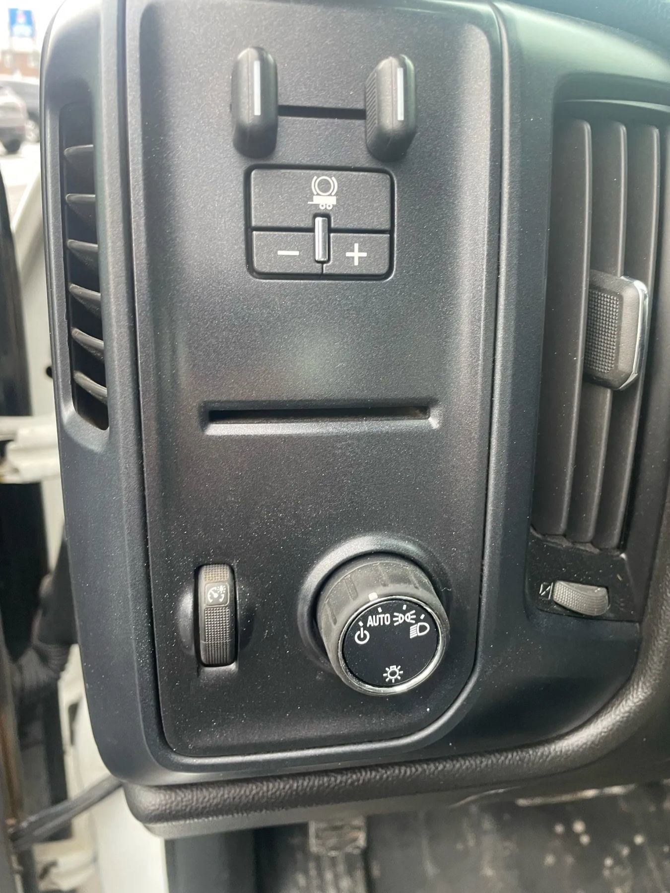 Used 2015 Chevrolet Silverado 3500 W/T image 9