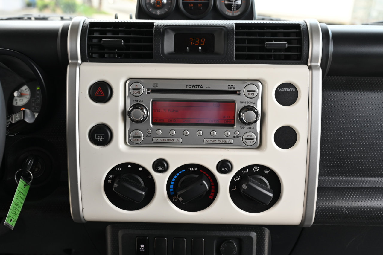 Used 2013 Toyota FJ Cruiser 4WD image 24