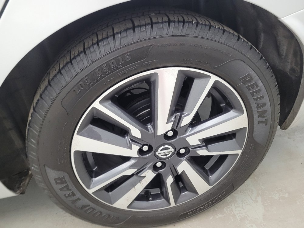 Used 2021 Nissan Versa SV FWD image 31
