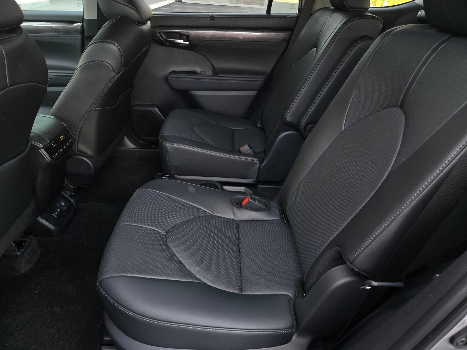 Certified 2026 Toyota Highlander Limited AWD/4WD image 11