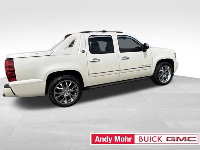 Used 2013 Chevrolet Avalanche LTZ RWD image 12