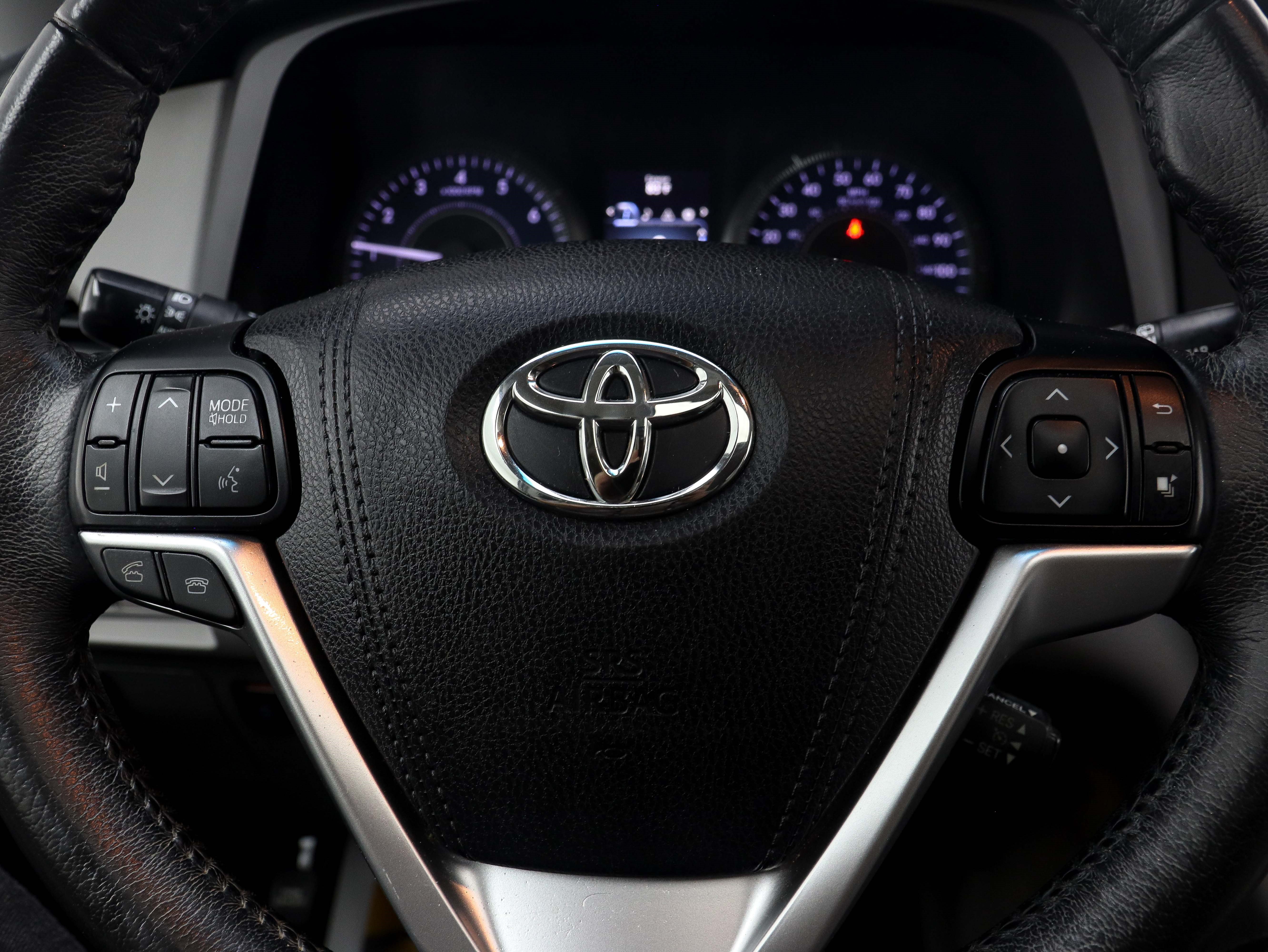 Used 2017 Toyota Sienna XLE AWD/4WD image 23