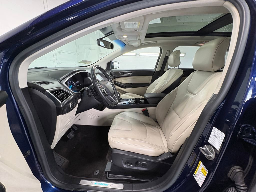 Used 2016 Ford Edge Titanium w/ Technology Package AWD/4WD image 19