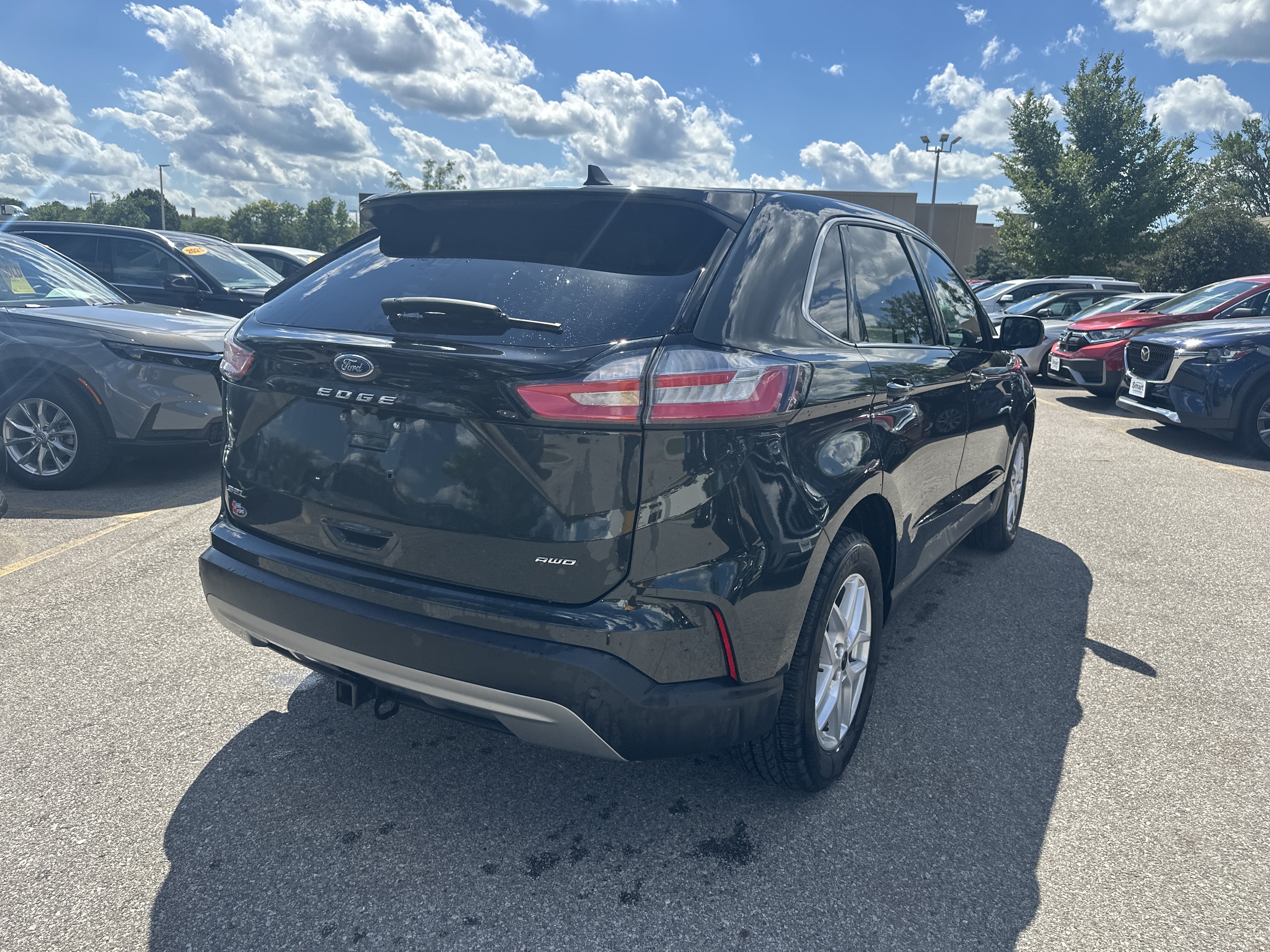 Used 2024 Ford Edge SEL w/ Class II Trailer Tow Package AWD/4WD image 4