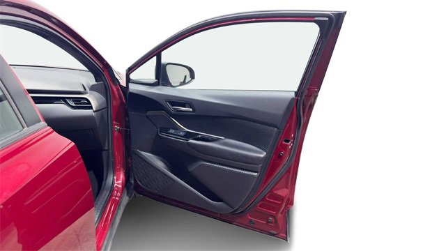 Used 2019 Toyota C-HR XLE image 9