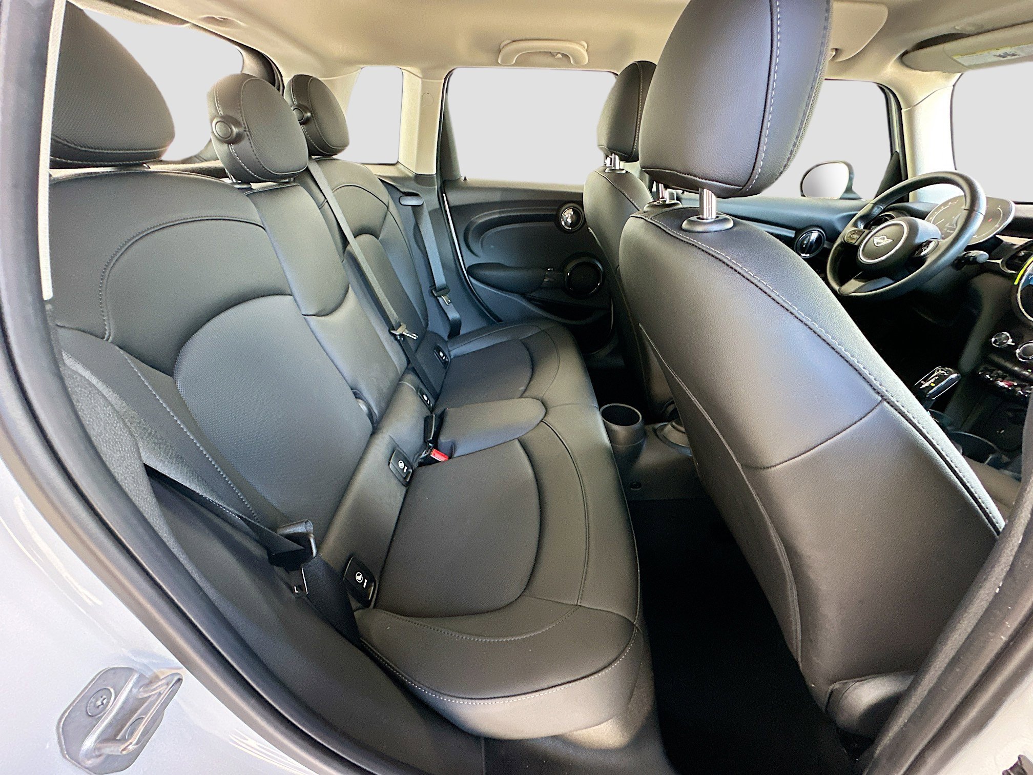 Used 2024 MINI Cooper 4-Door Hardtop image 24