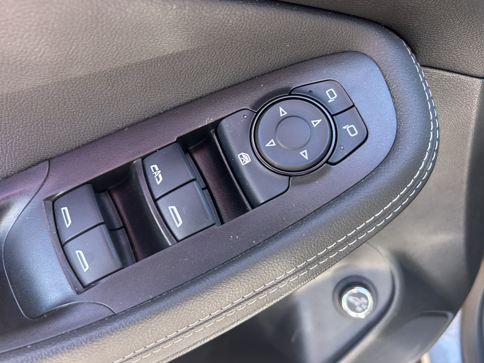 Used 2024 Buick Encore GX Sport Touring w/ Advanced Technology Package FWD image 17