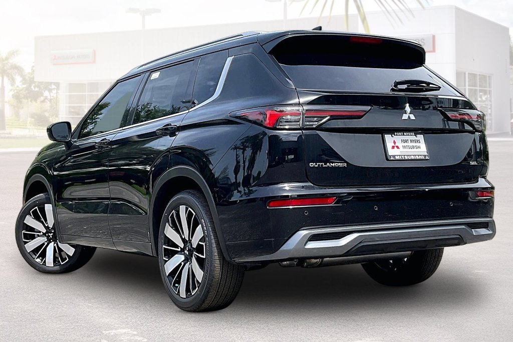 New 2026 Mitsubishi Outlander SEL FWD image 3