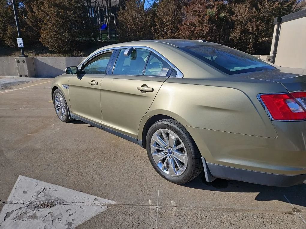 Used 2012 Ford Taurus Limited FWD image 11