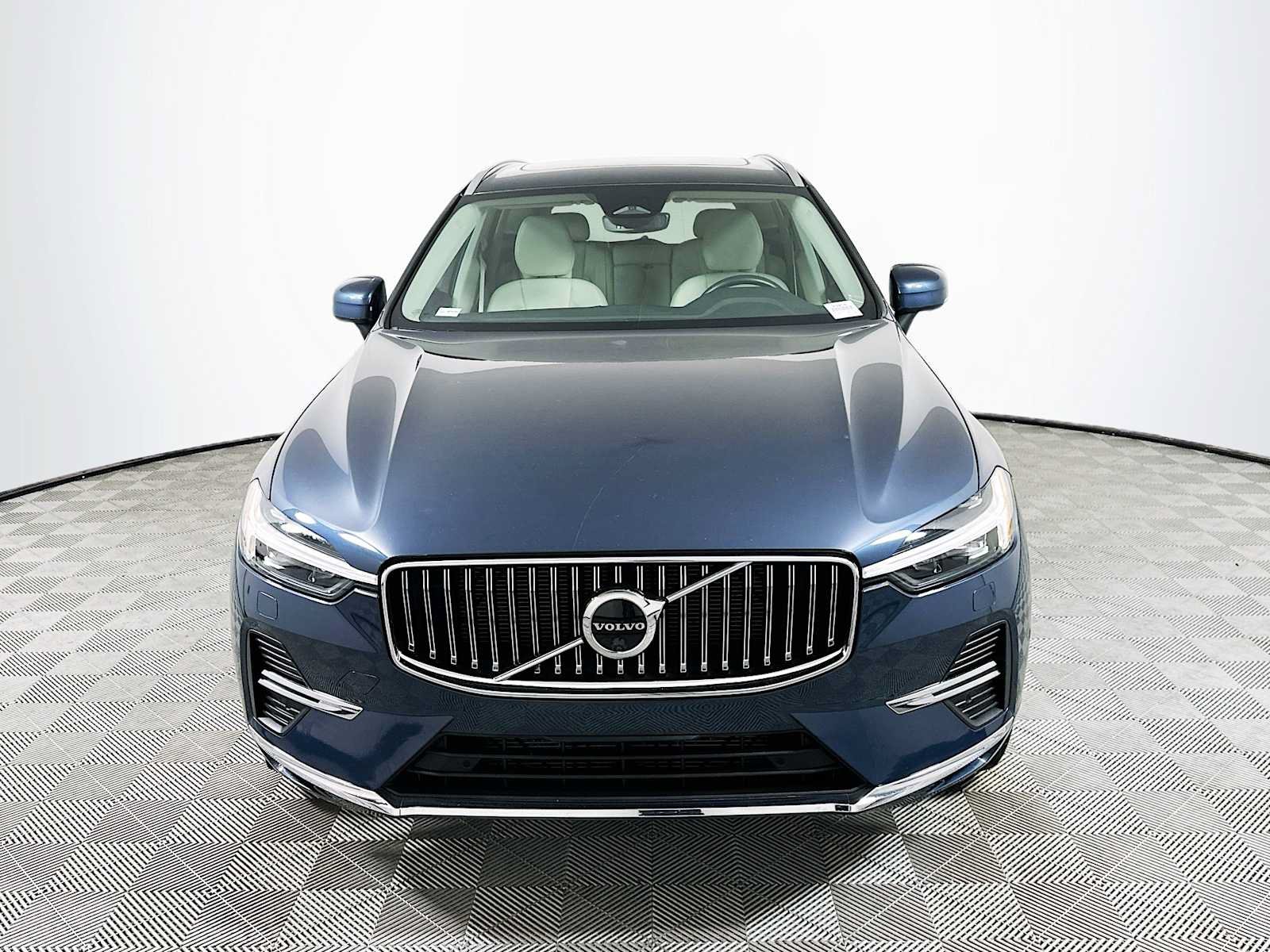 Used 2023 Volvo XC60 B5 Plus w/ Protection Package Premier FWD image 2