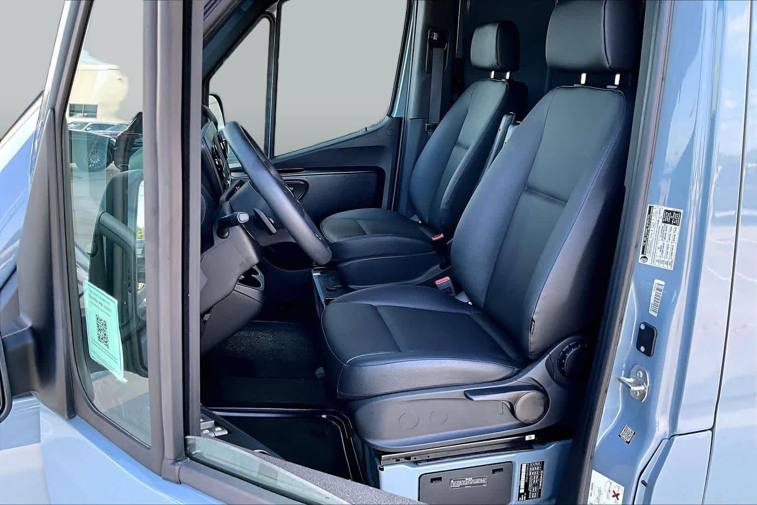 Used 2024 Mercedes-Benz Sprinter 2500 image 8