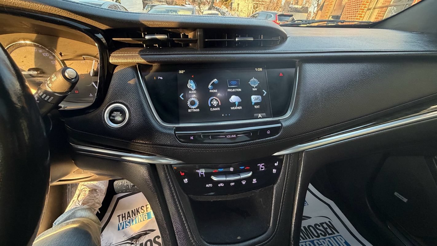 Used 2018 Cadillac XT5 Luxury w/ LPO, Black Ice Package FWD image 14