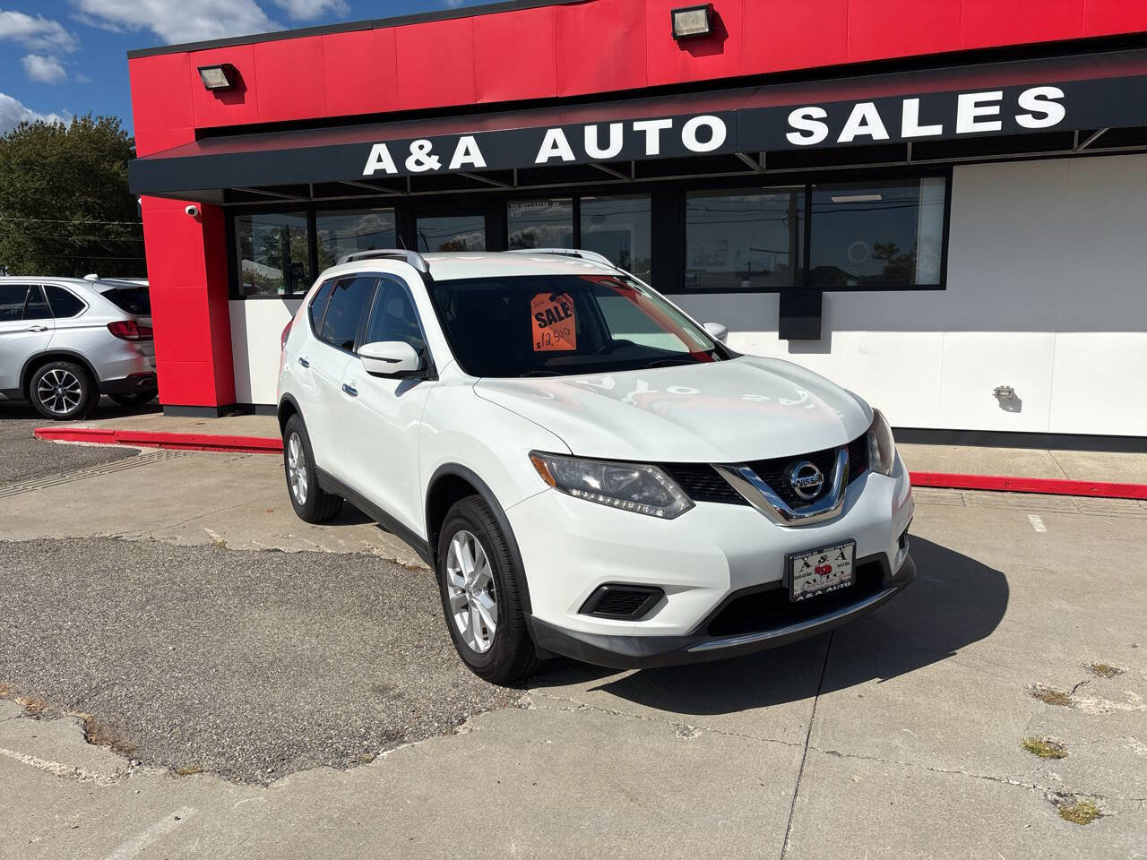 Used 2018 Nissan Rogue SV image 1