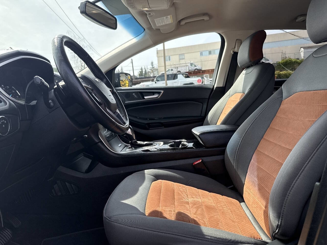 Used 2018 Ford Edge SEL w/ SEL Appearance Package image 28
