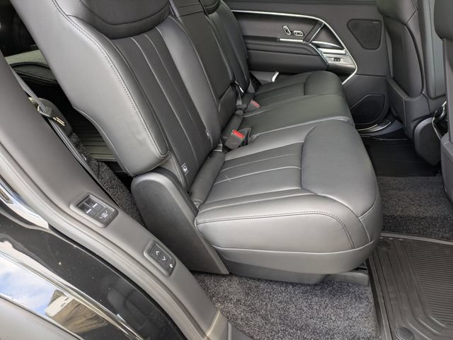New 2026 Land Rover Range Rover Long Wheelbase SE AWD/4WD image 17