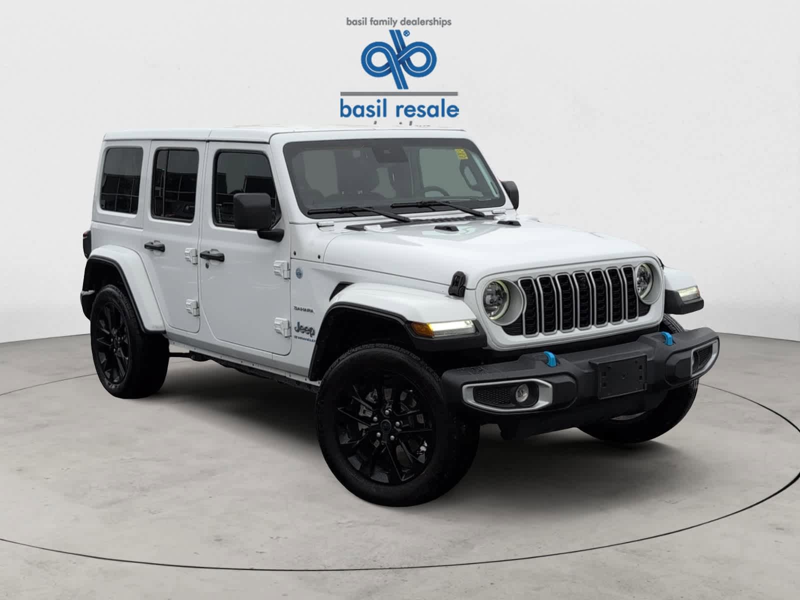 Used 2024 Jeep Wrangler Sahara w/ Technology Group image 37