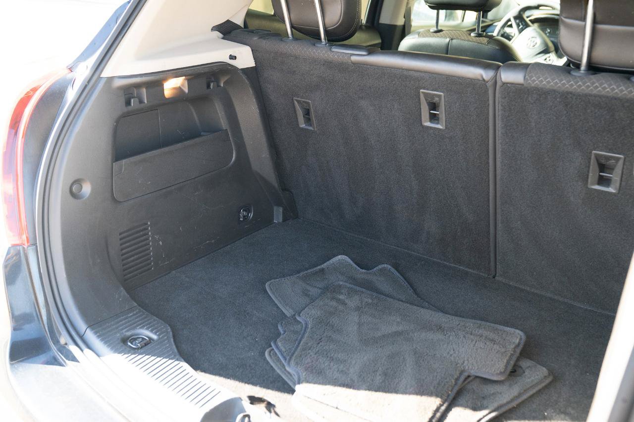 Used 2020 Buick Encore Preferred w/ Safety Package FWD image 17