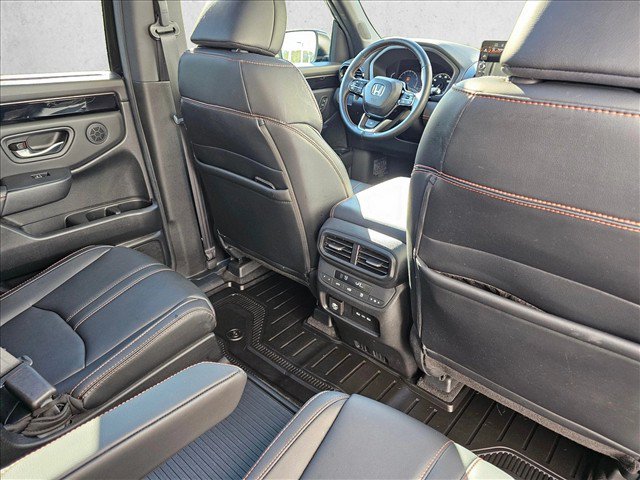 Used 2025 Honda Pilot TrailSport image 16