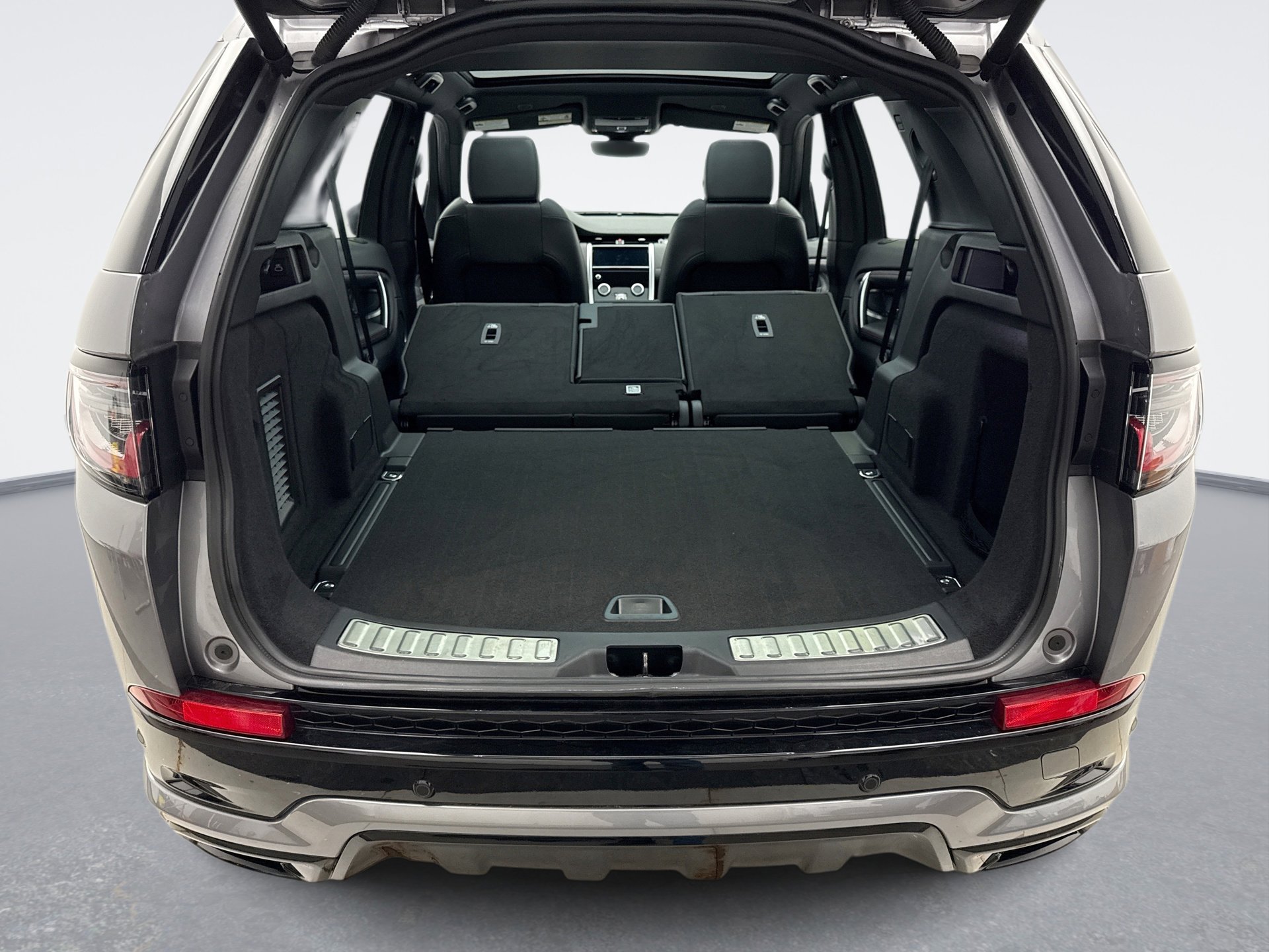 Used 2023 Land Rover Discovery Sport SE R-Dynamic image 25