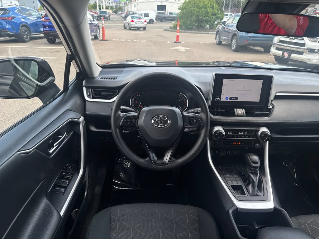 Used 2025 Toyota RAV4 XLE AWD/4WD image 12