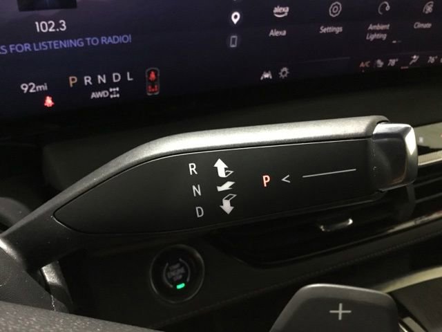 Used 2025 Buick Enclave Preferred AWD/4WD image 32