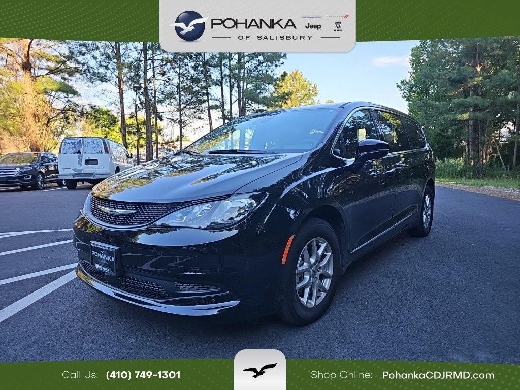 Used 2025 Chrysler Voyager LX FWD image 1