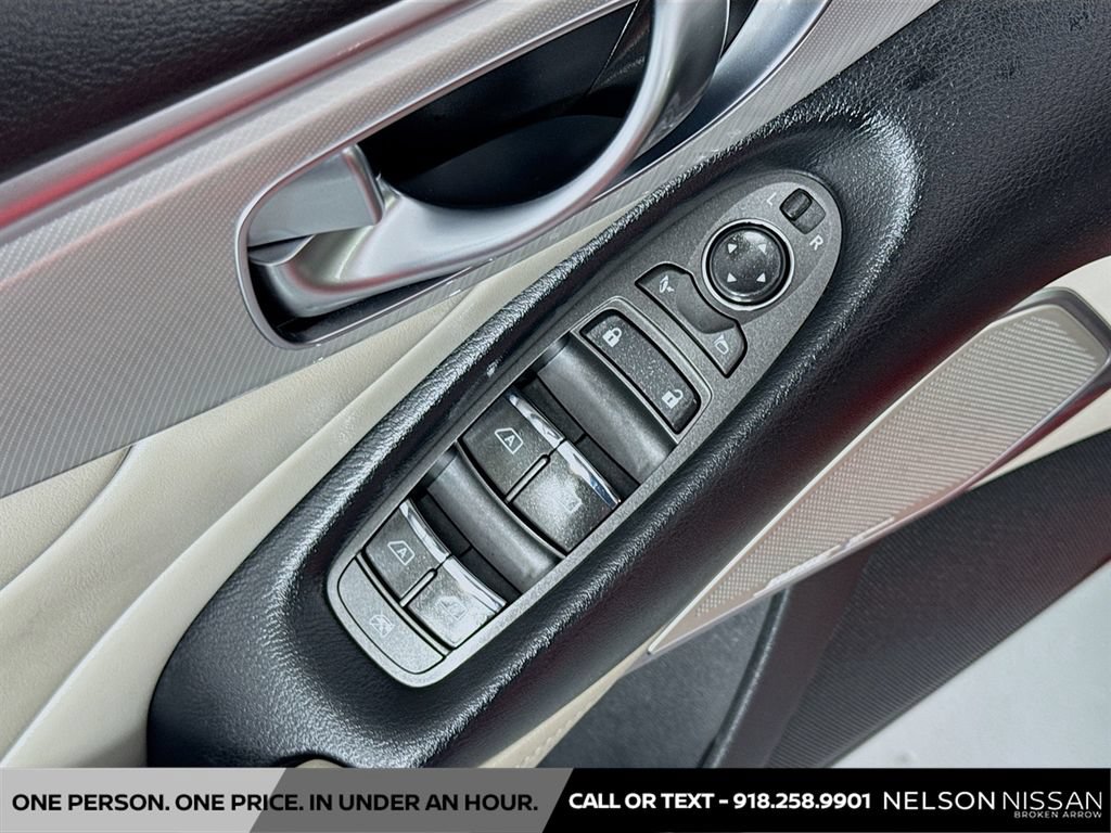 Used 2022 INFINITI Q50 Luxe w/ Cargo Package RWD image 17