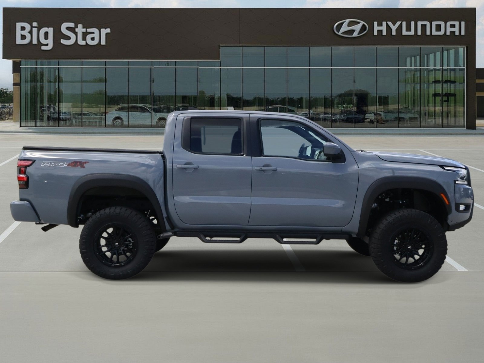 Used 2025 Nissan Frontier PRO-4X w/ Pro Convenience Package image 5