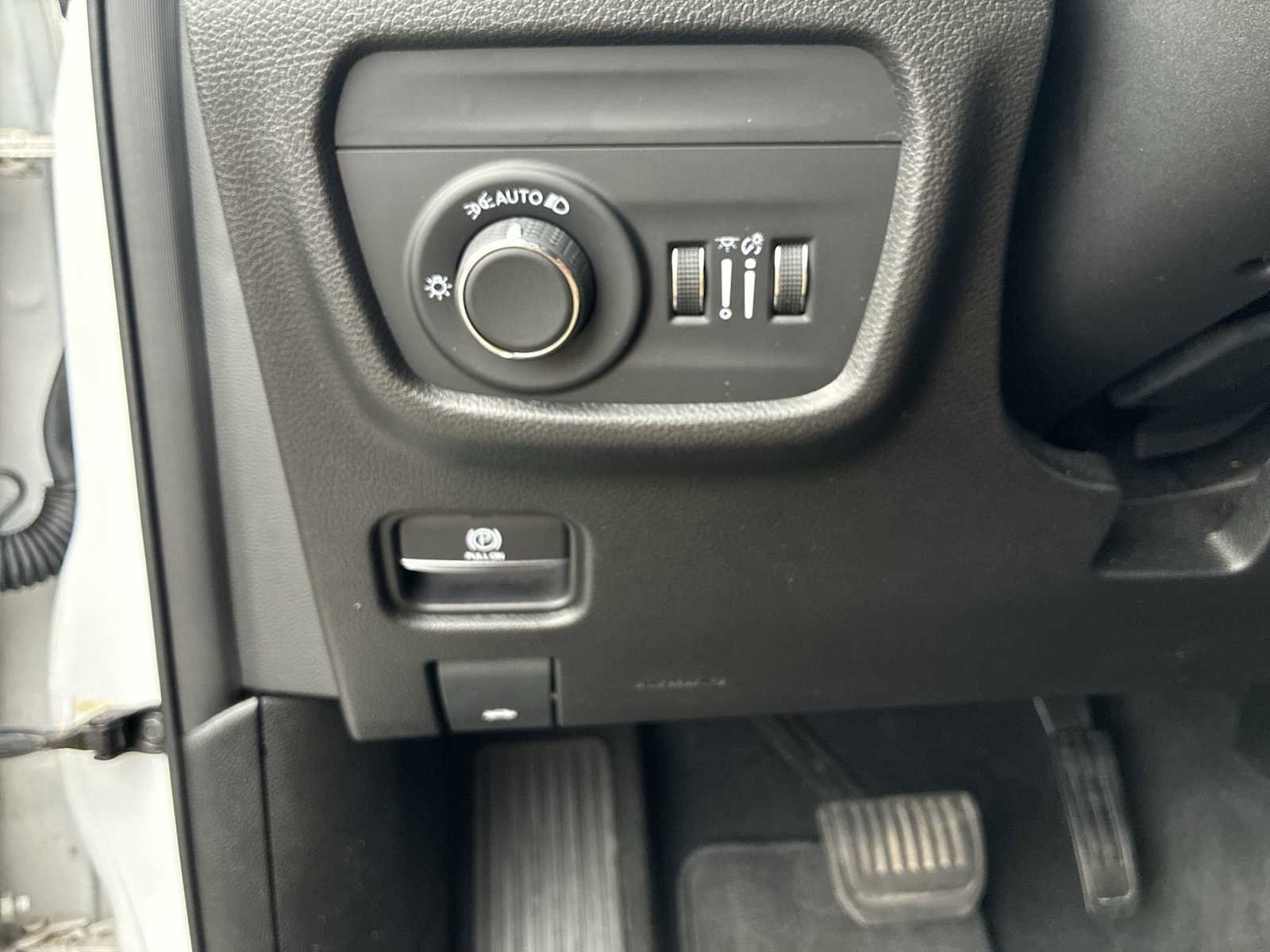 Used 2022 Jeep Grand Cherokee Altitude image 17