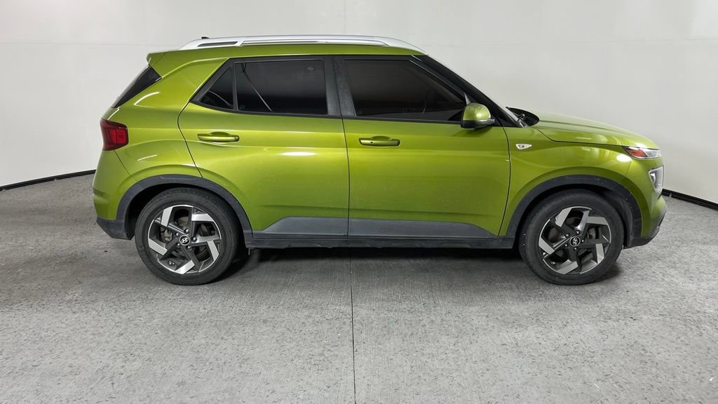 Used 2020 Hyundai Venue SEL w/ Convenience + Premium Package FWD image 2