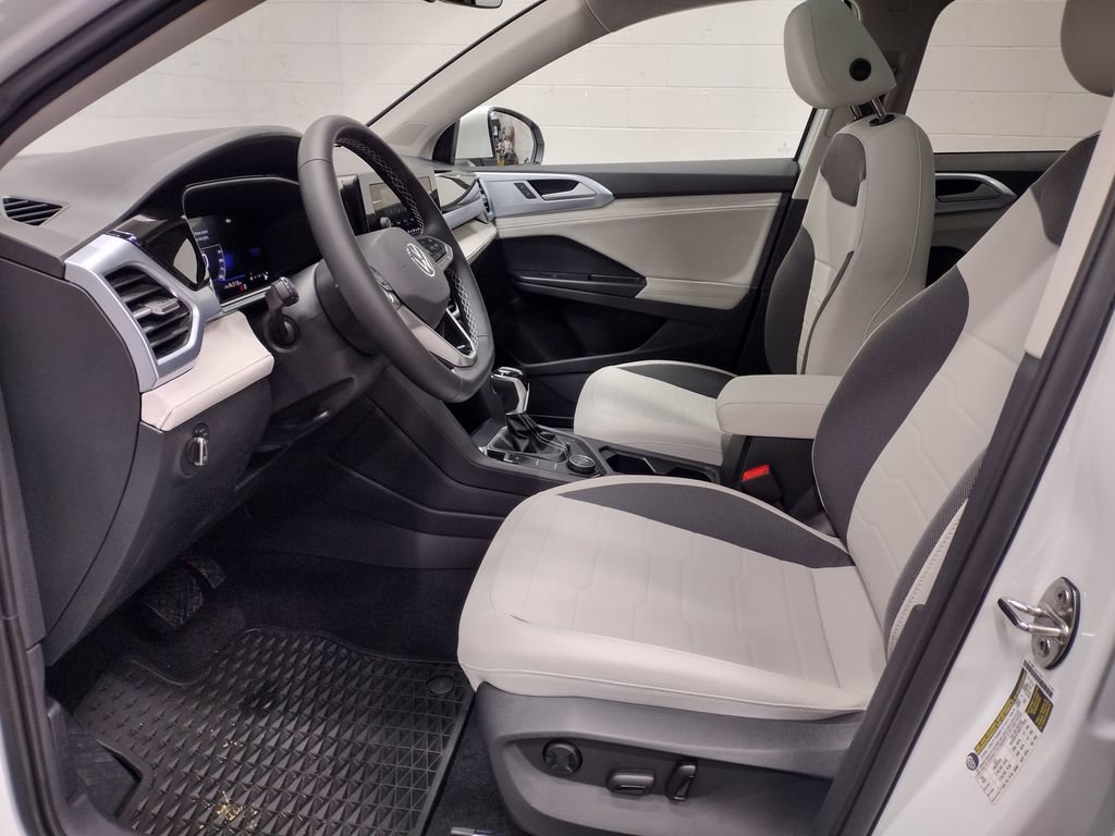 New 2025 Volkswagen Taos SE image 22