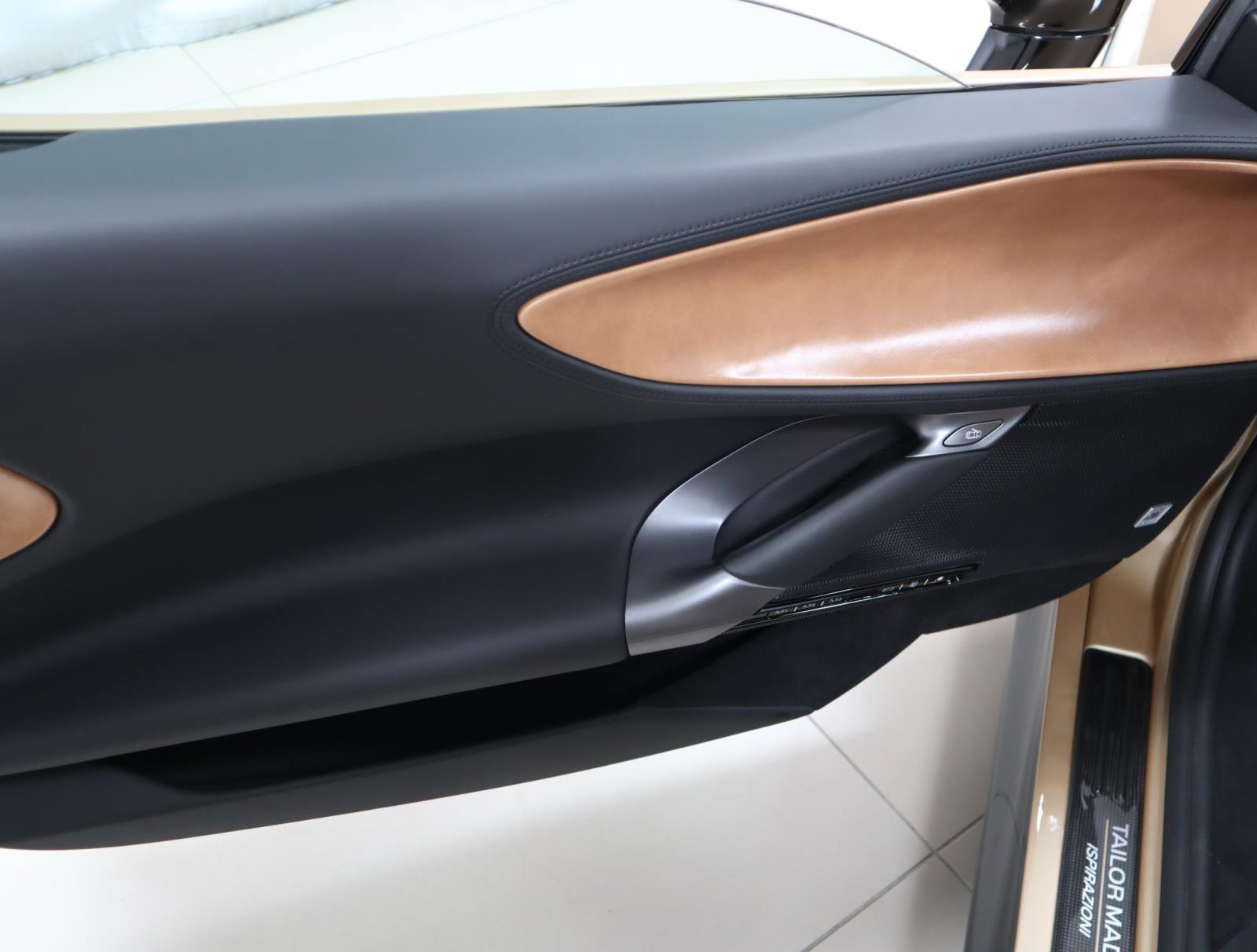 Used 2022 Ferrari SF90 Spider image 24