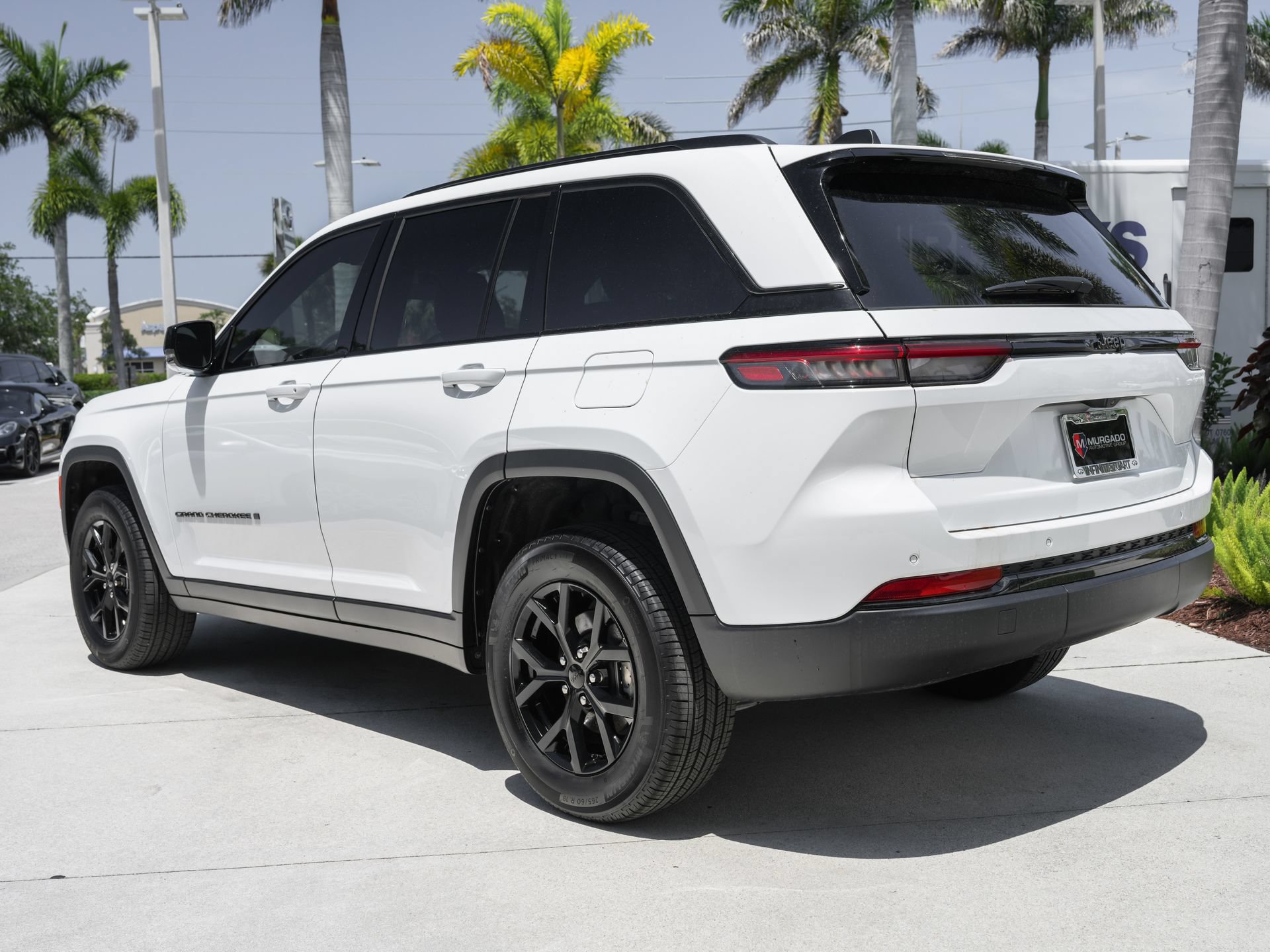 Used 2025 Jeep Grand Cherokee Altitude RWD image 25